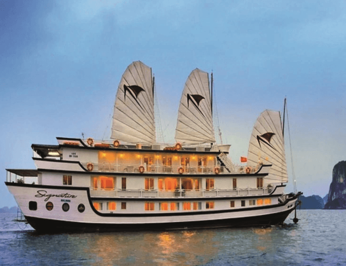Traditional Vietnamese Junk Boat 'Signature Halong'